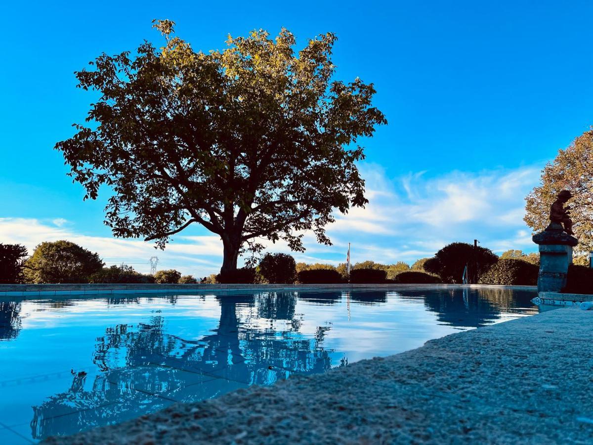 Aparthotel Domaine Amourella Lambesc Exterior foto