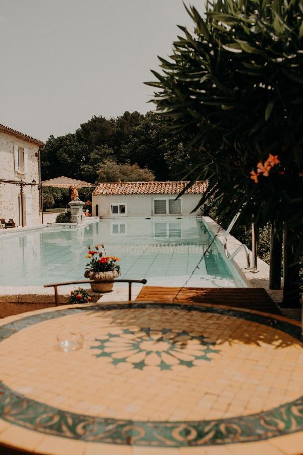Aparthotel Domaine Amourella Lambesc Exterior foto